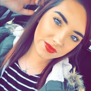 Meet your Posher, Hallie